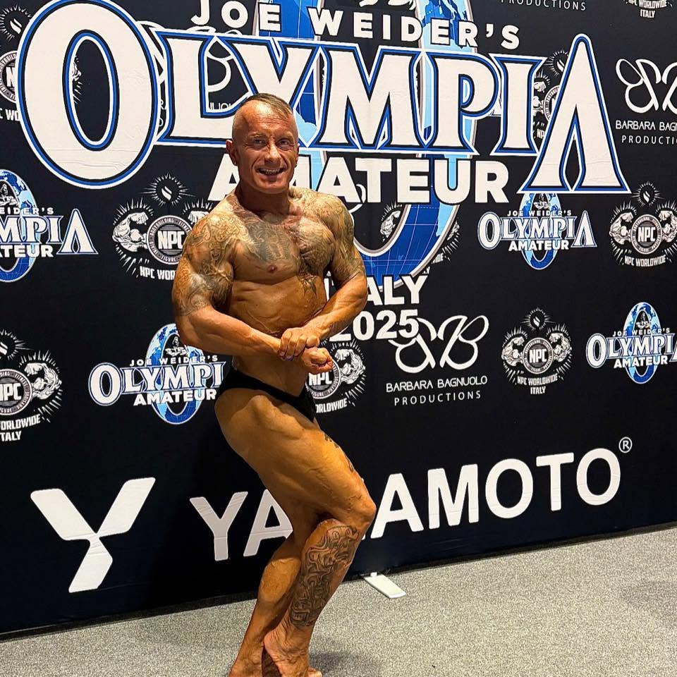 Club athlete posing at the Amateur Olympia 2025